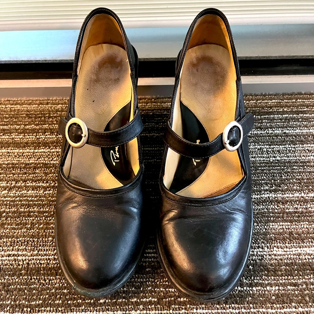 John Fluevog Miss July Pinup in good condition. Black size 6.5.